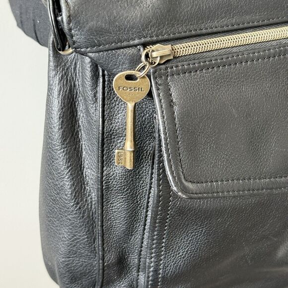 Vtg Fossil Leather Purse Crossbody Bag Black Key Charm Zips Grunge Capsule Boho - Picture 3 of 14
